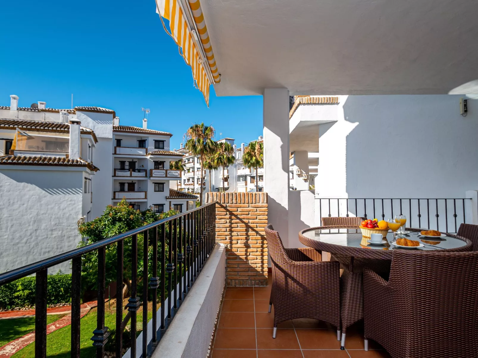 Appartement mit Terrasse-Dehors