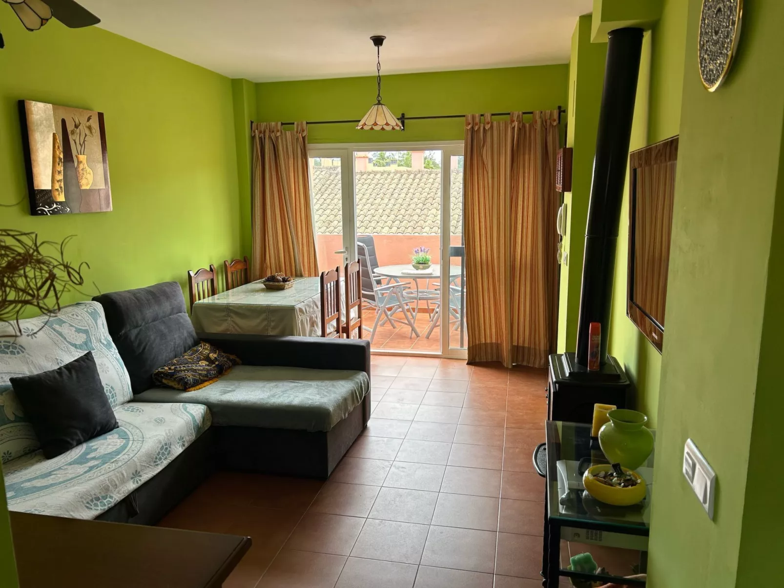 In der Nähe des Golfplatzes-Drinnen