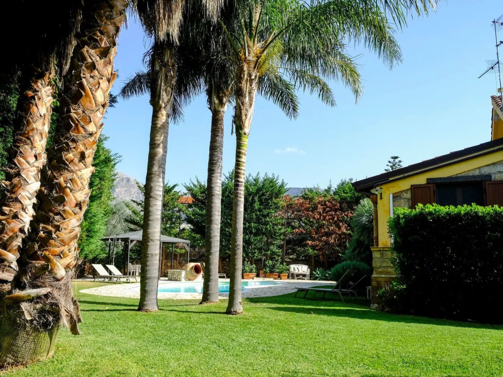 "Carta Fashion" mit eigenem Pool-Dehors