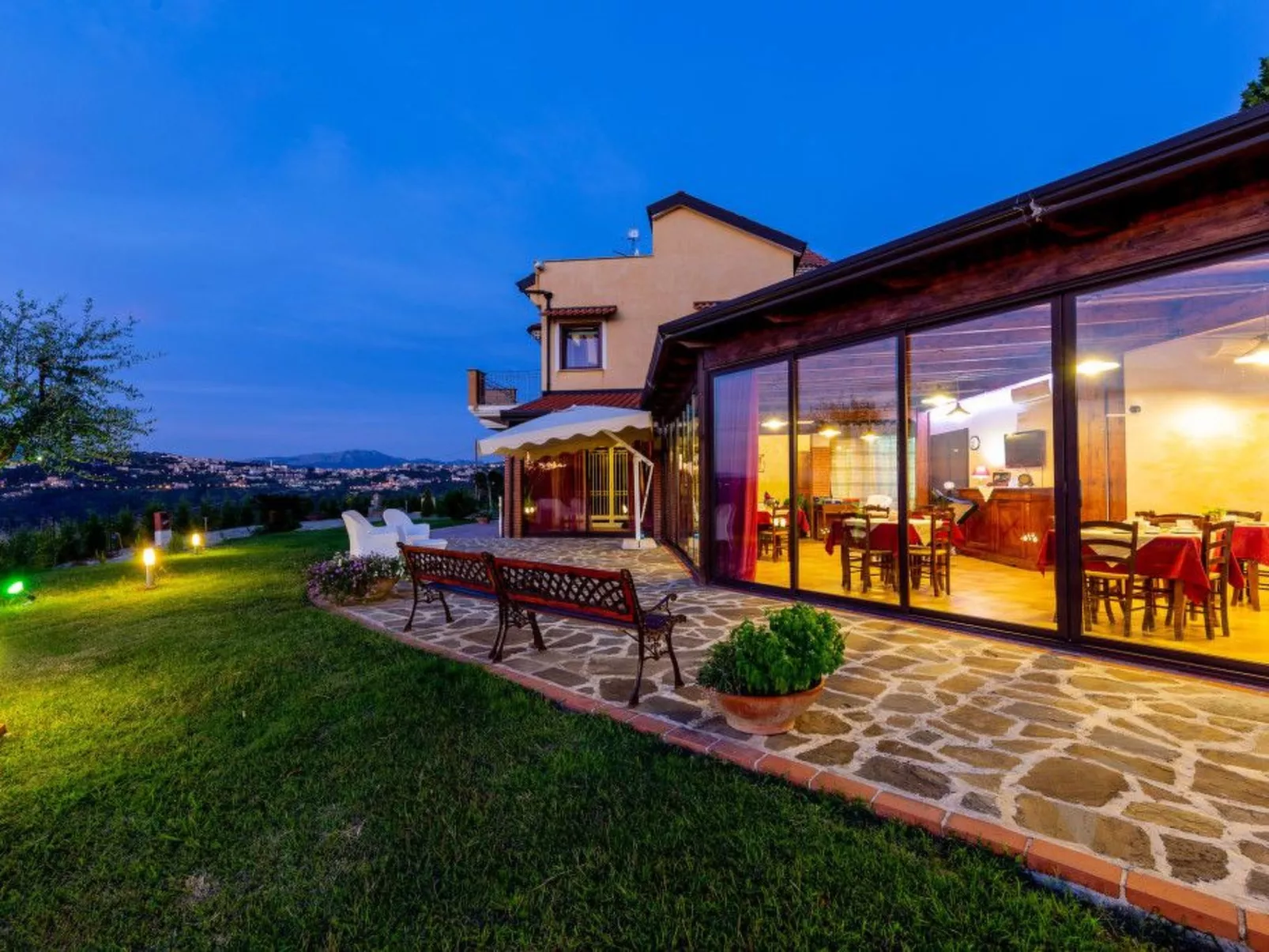 'Granatapfel' mit Pool-Outside