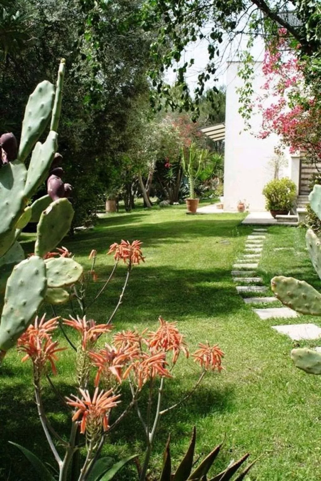 Mit Privatparkplatz-Draußen