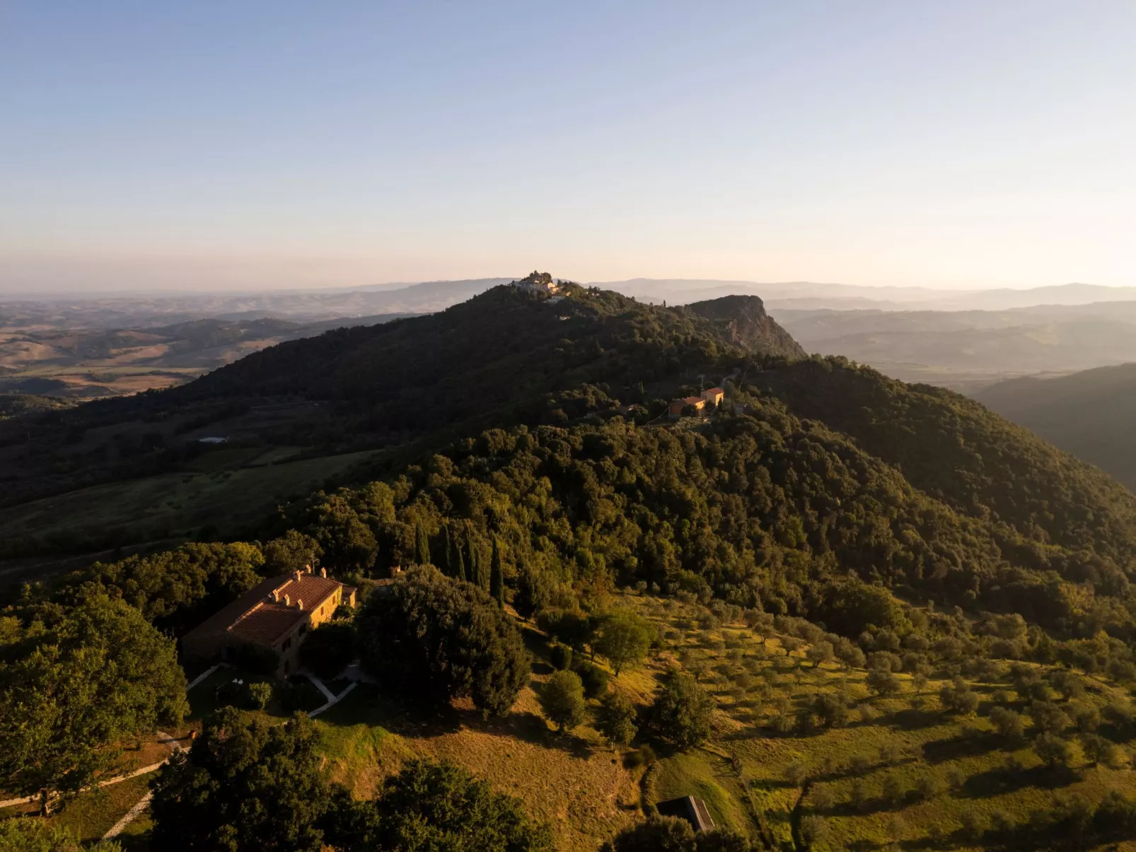 Landgut mit eigenem Parkplatz-Draußen