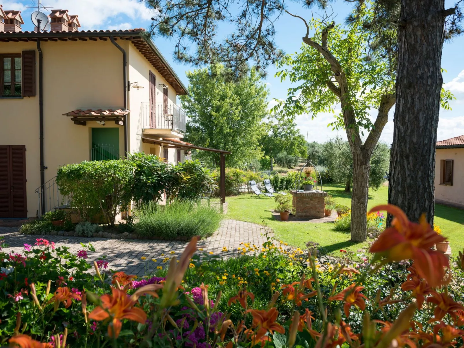 Ferienappartement mit Garten und Panoramablick-Image-tags.info