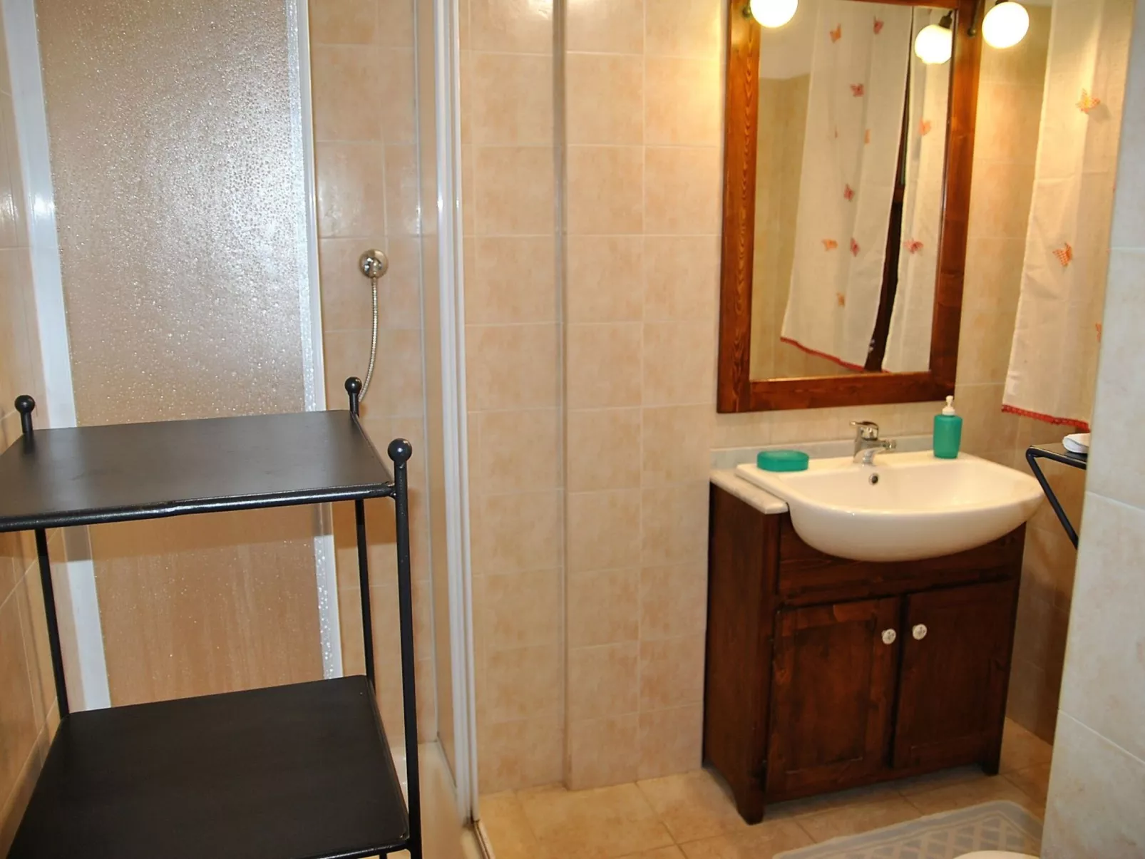 Charmantes Haus in Fondi mit überdachter Veranda-Inside