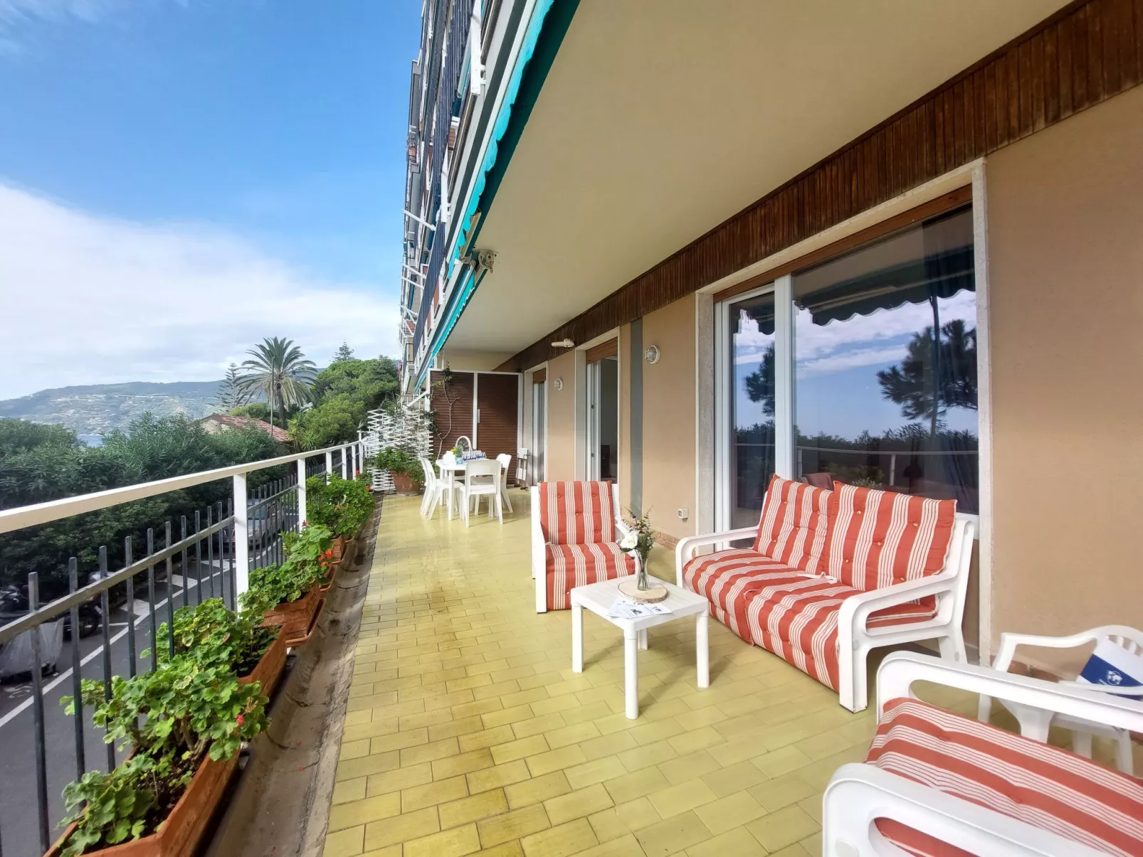 Seaside Heritage Retreat by Holiday World-Outside