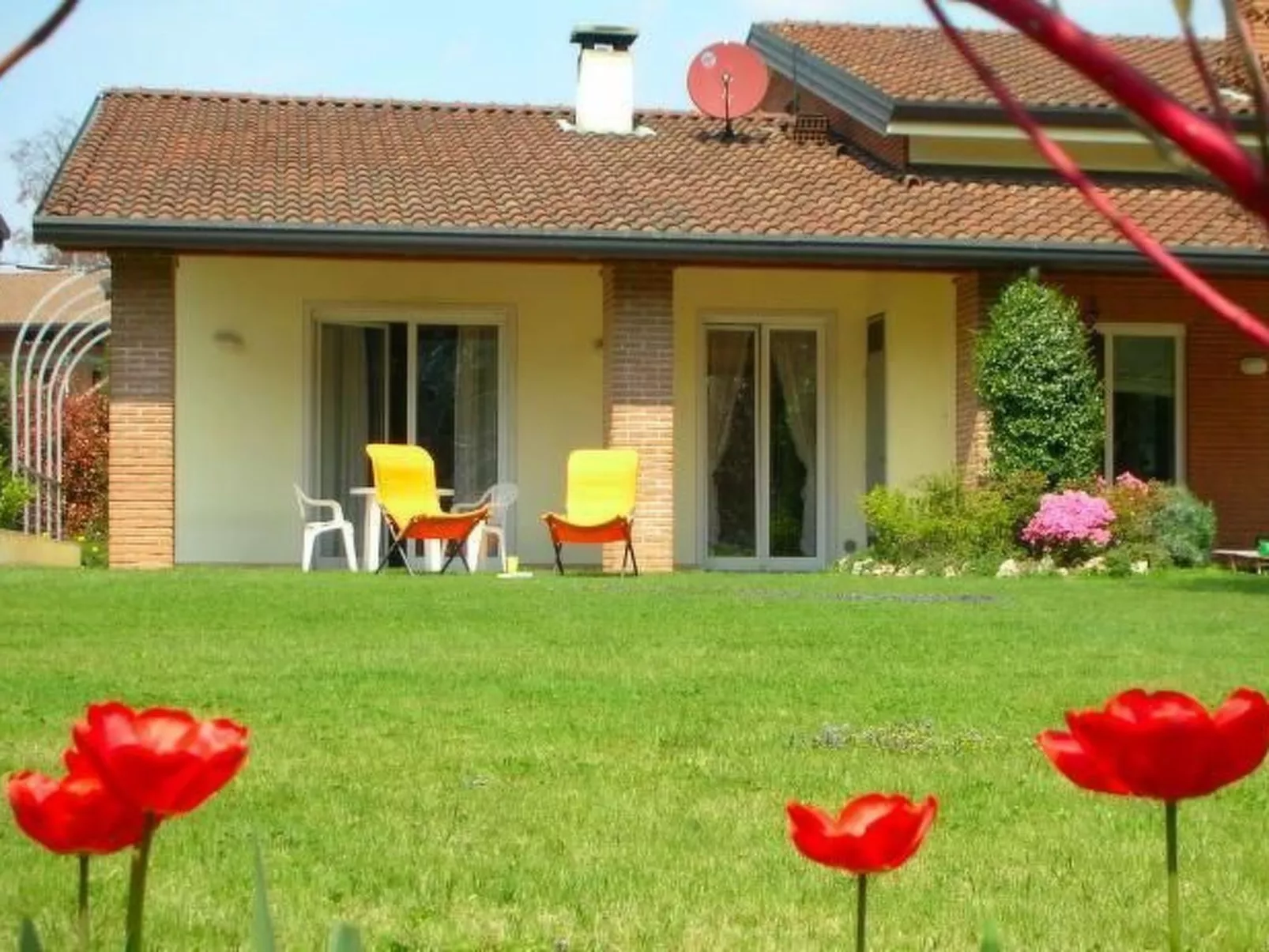Wohnung mit Garten in der Nähe des Lago Maggiore-Outside