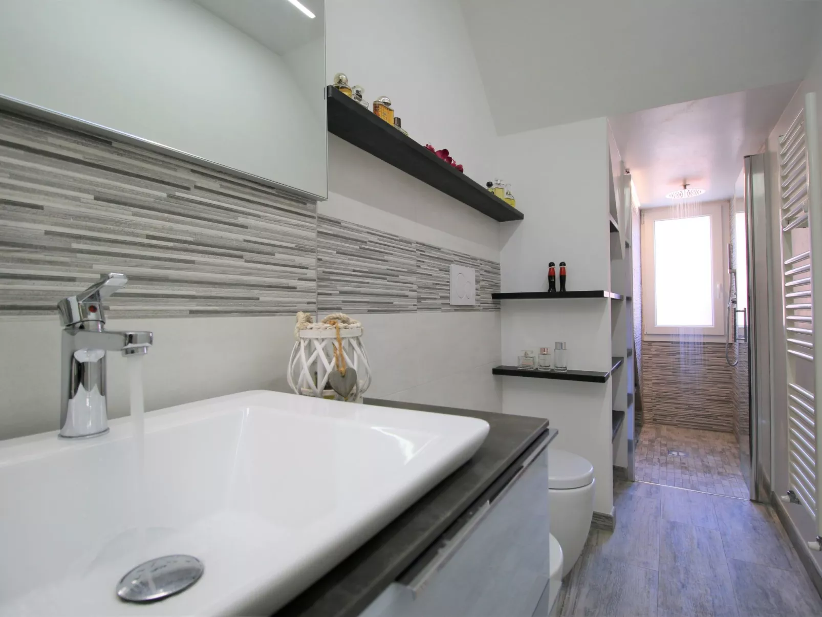 Mit Terrasse-Drinnen