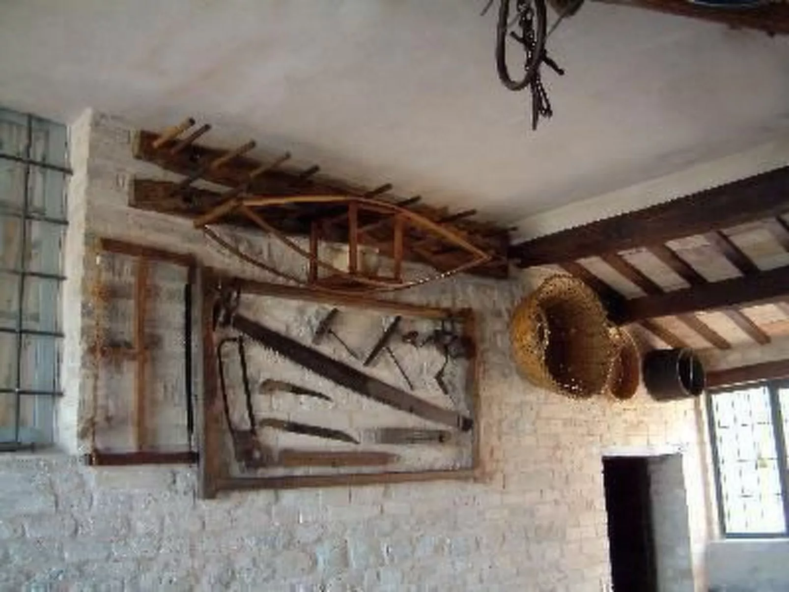 Rote Wohnung Bauernhaus-Drinnen