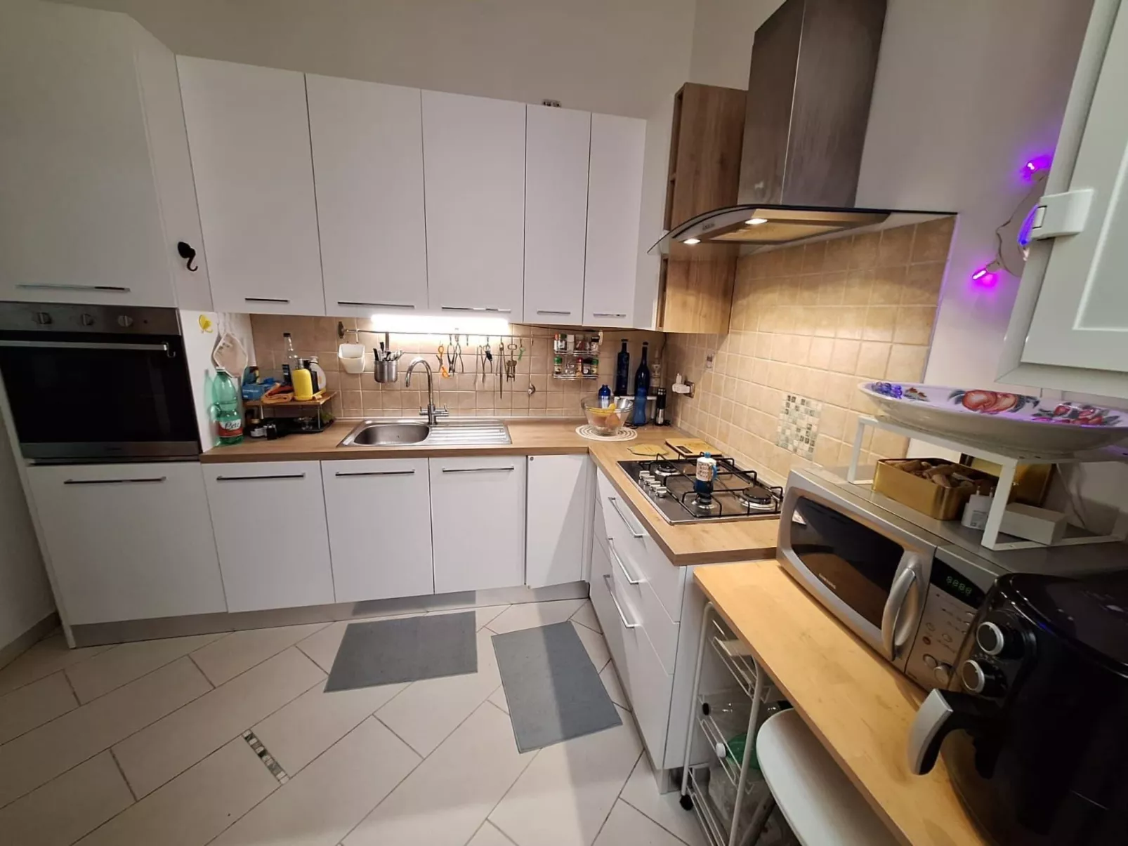 Touristenwohnheim "Via tanzi 27 bari"-Image-tags.info