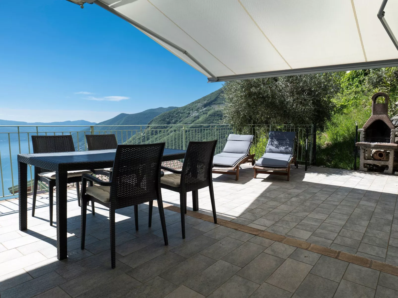 Mantegna - garten mit seeblick und schwimmbad-Draußen