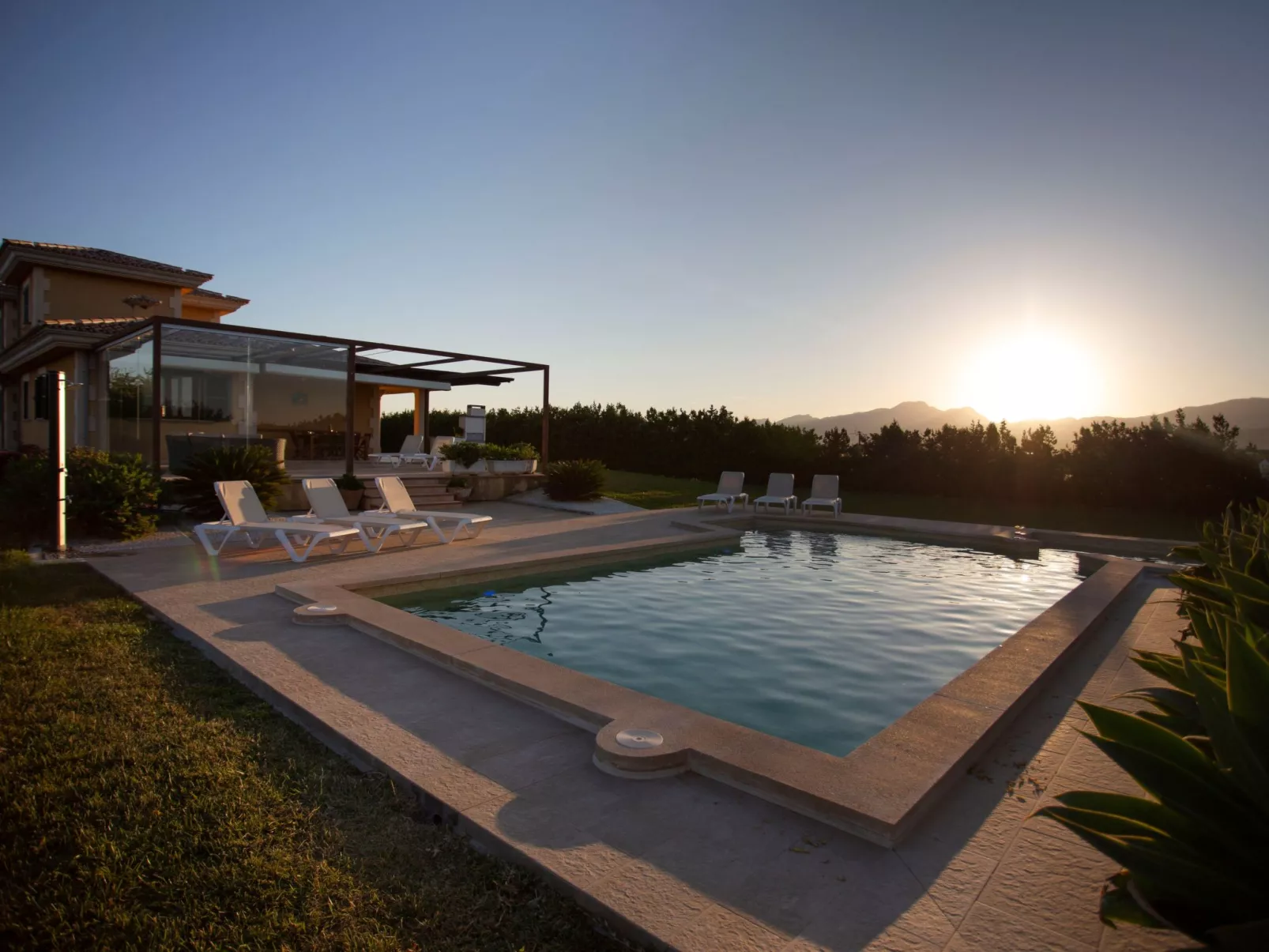 Can Vanrell, mit Schwimmbad, Jacuzzi und Rasenfläche.-Outside