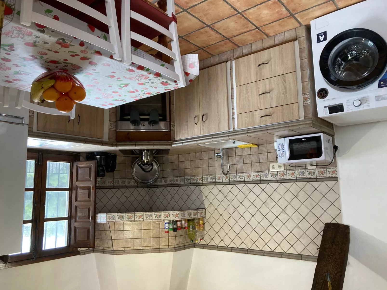 Wunderschön gelegenes Ferienhaus mit privatem Pool-Drinnen