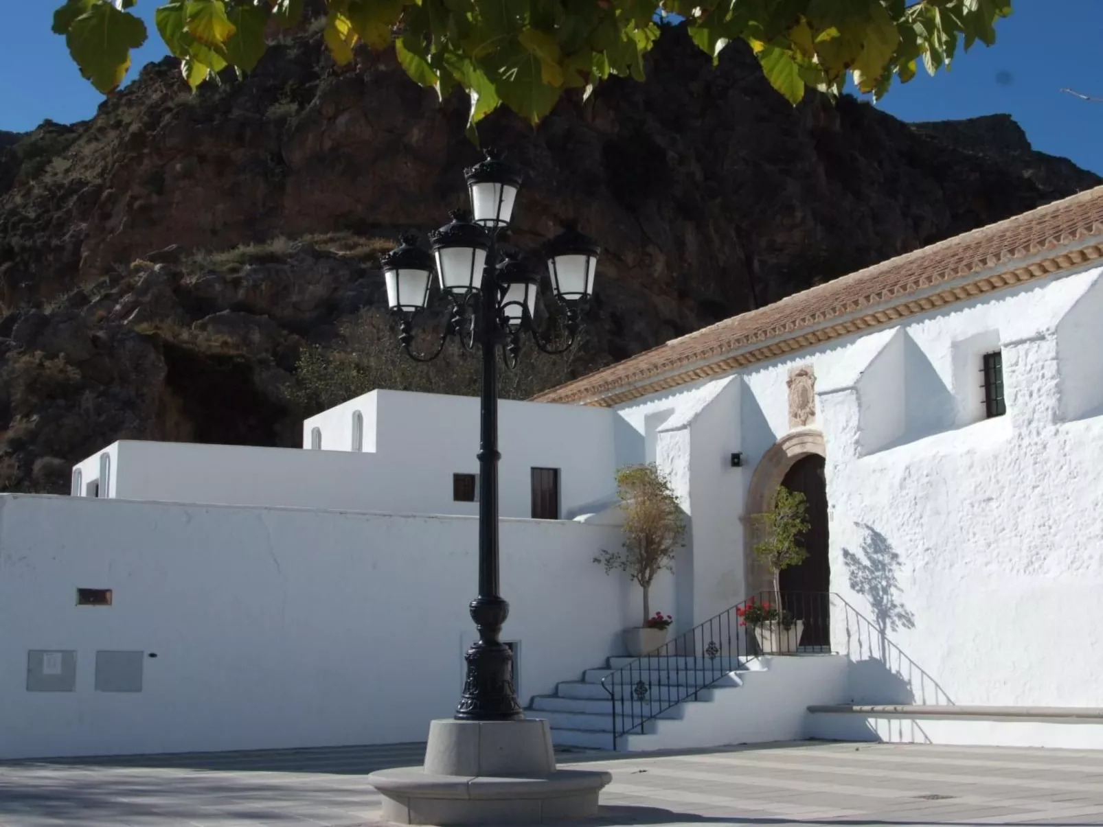 Schöne Villa für 6 Personen mit Schwimmbad-Outside