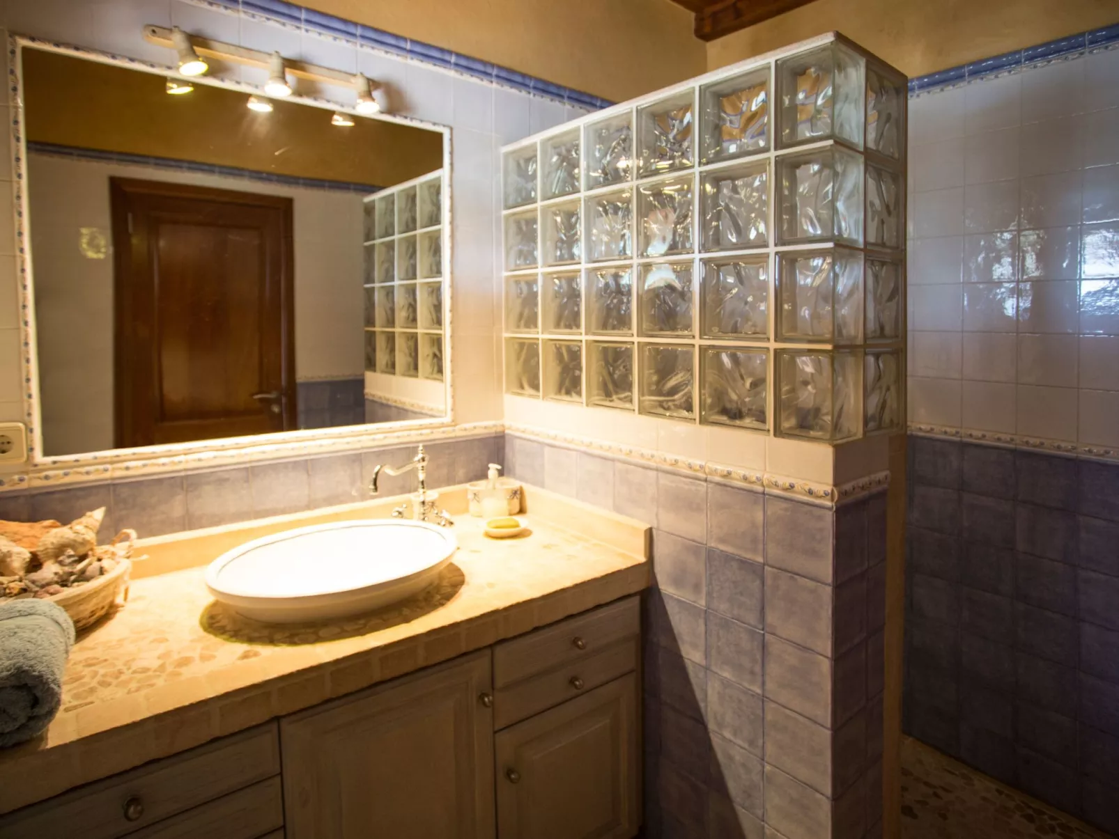 Finca mit Tennisplatz und Schwimmbad-Inside