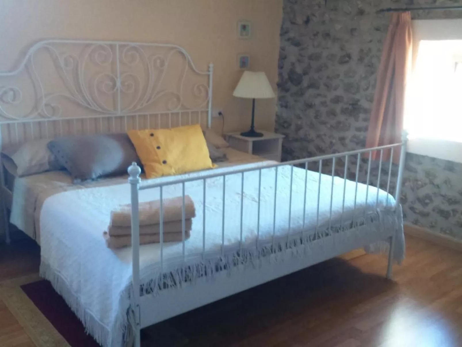 Freistehendes Landhaus mit Schwimmbad-Dedans