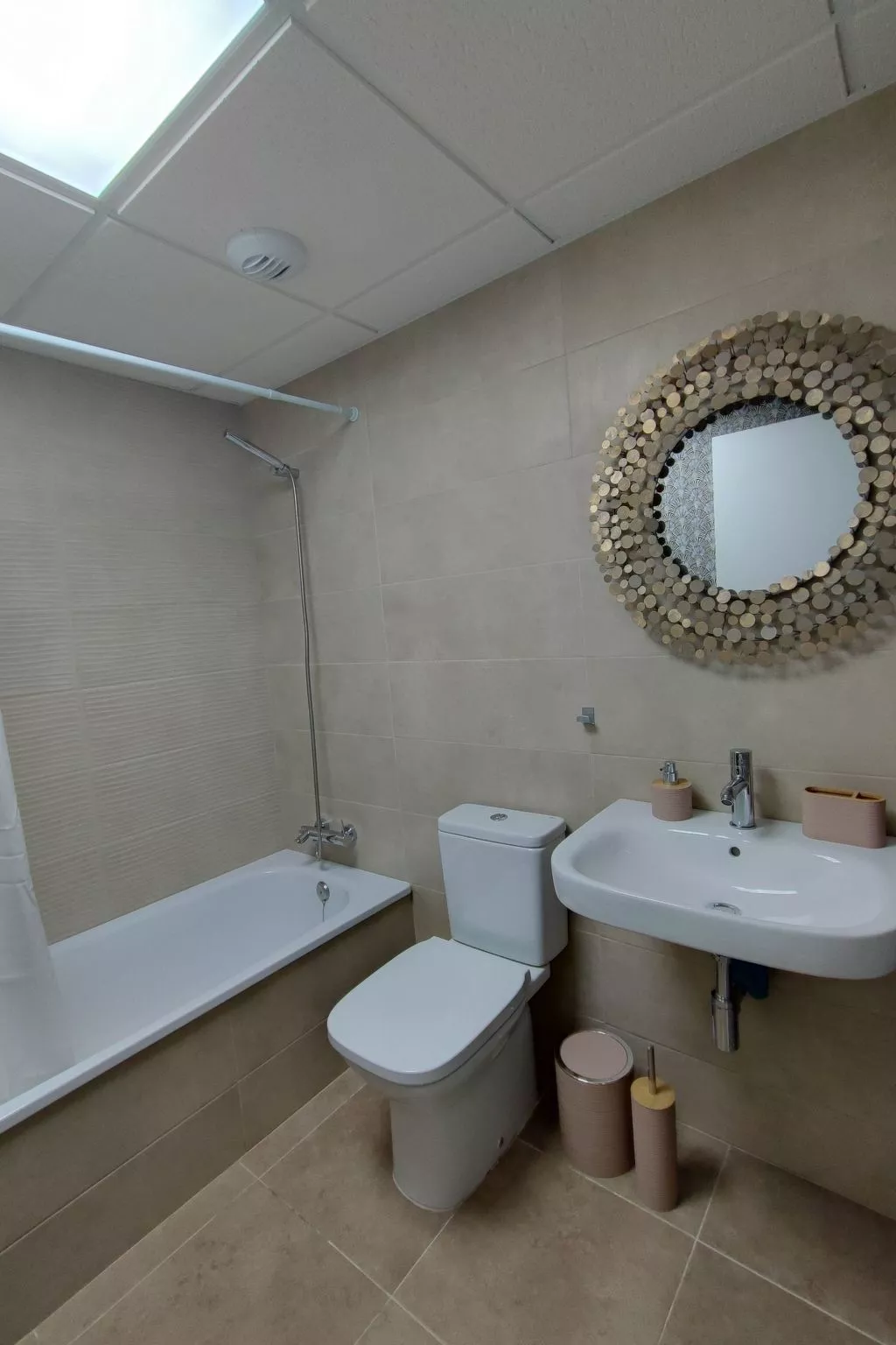 "La Invincible Moja" (Die unbesiegbare Moja)-Inside