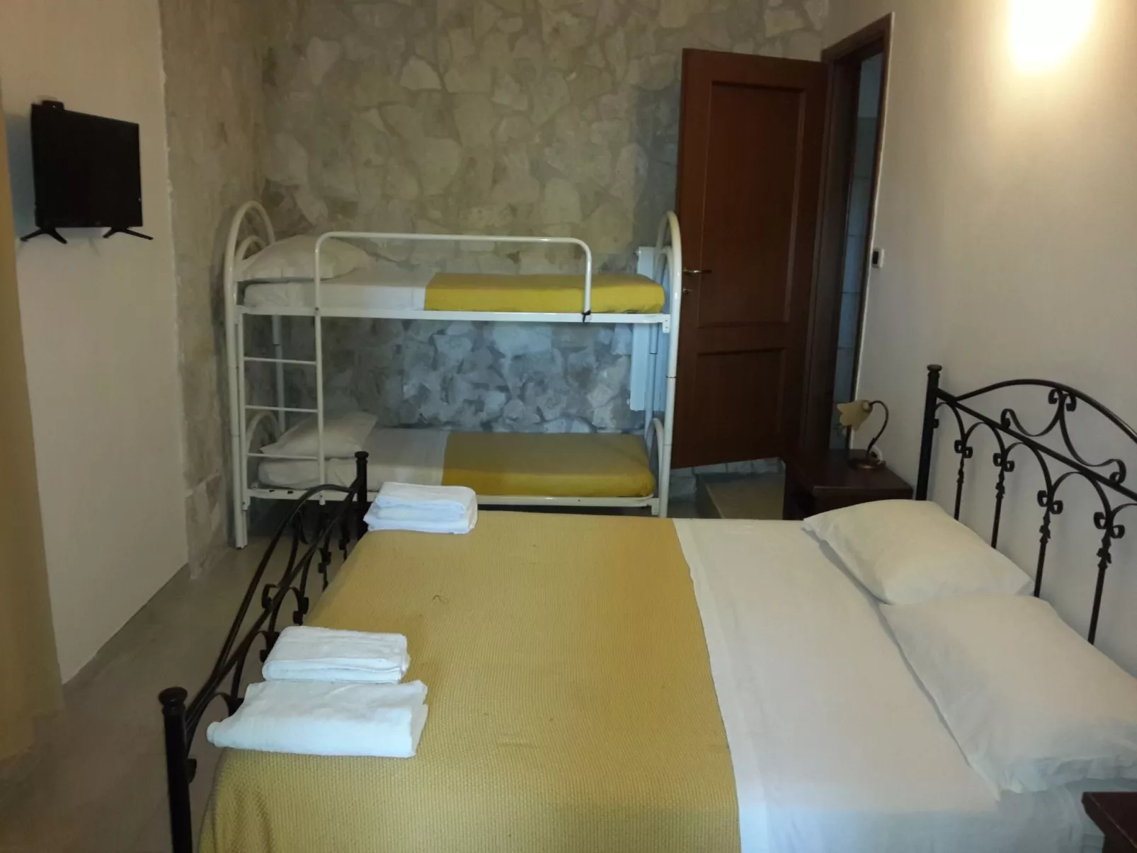 Casal del Borgo 3-Image-tags.info