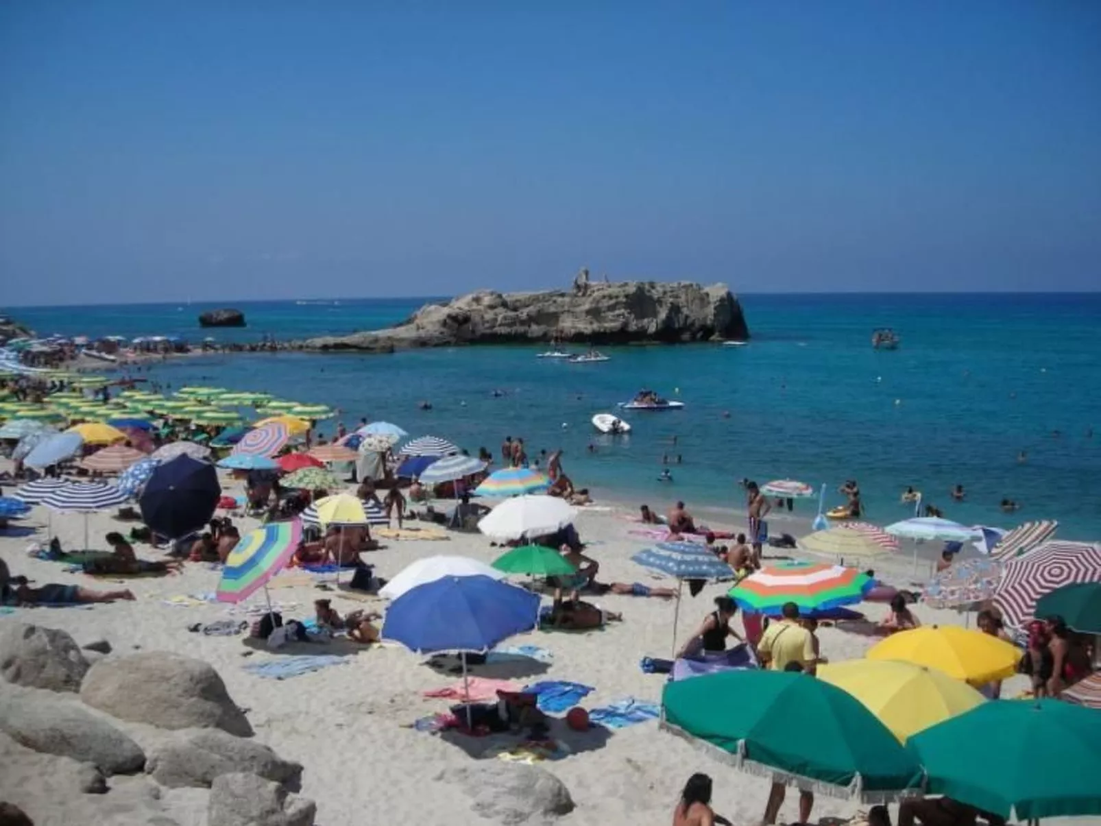 Villa im Grünen mit Schwimmbad, in der Nähe des Meeres-Image-tags.info