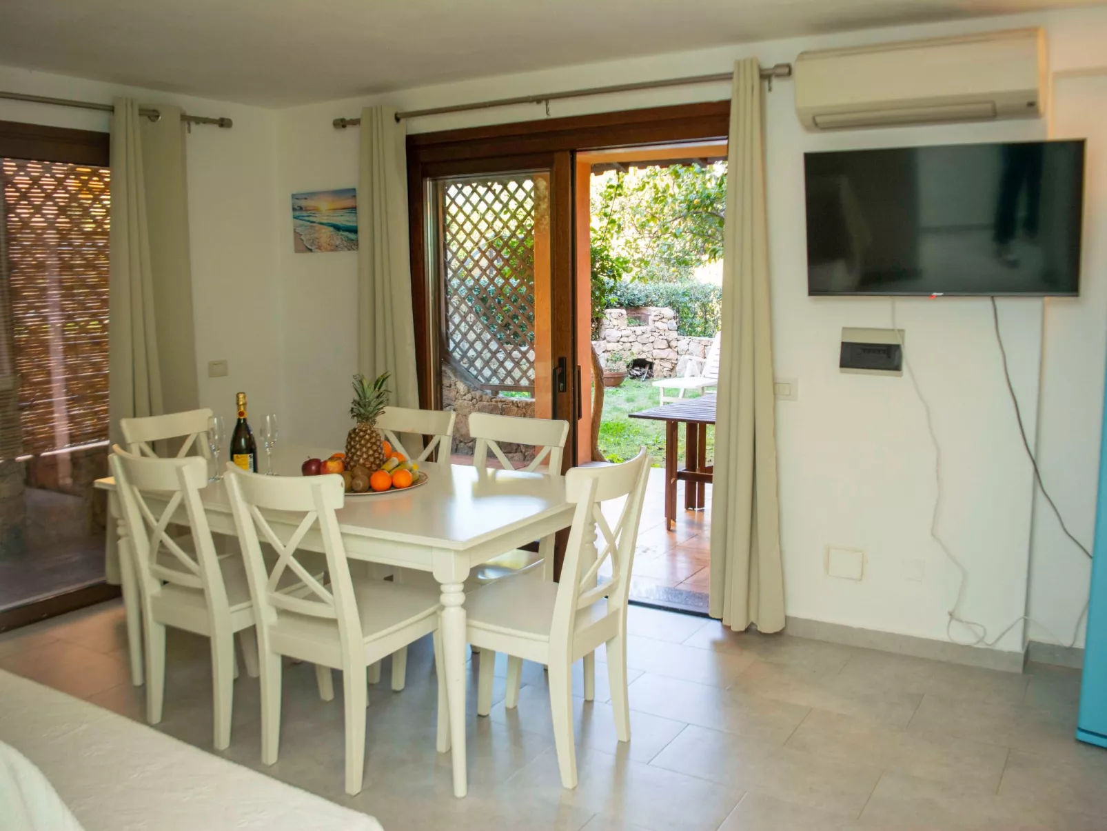 Große Drei-Zimmer-Wohnung am Golf von Marinella-Inside