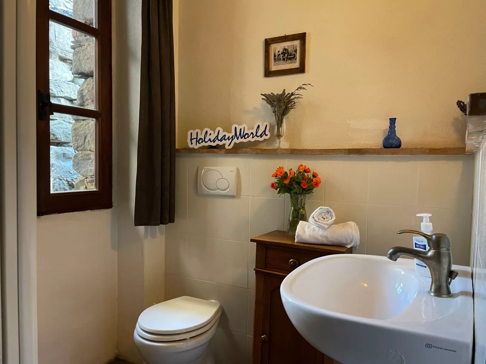 Retreat with a  View by Holiday World-Dedans