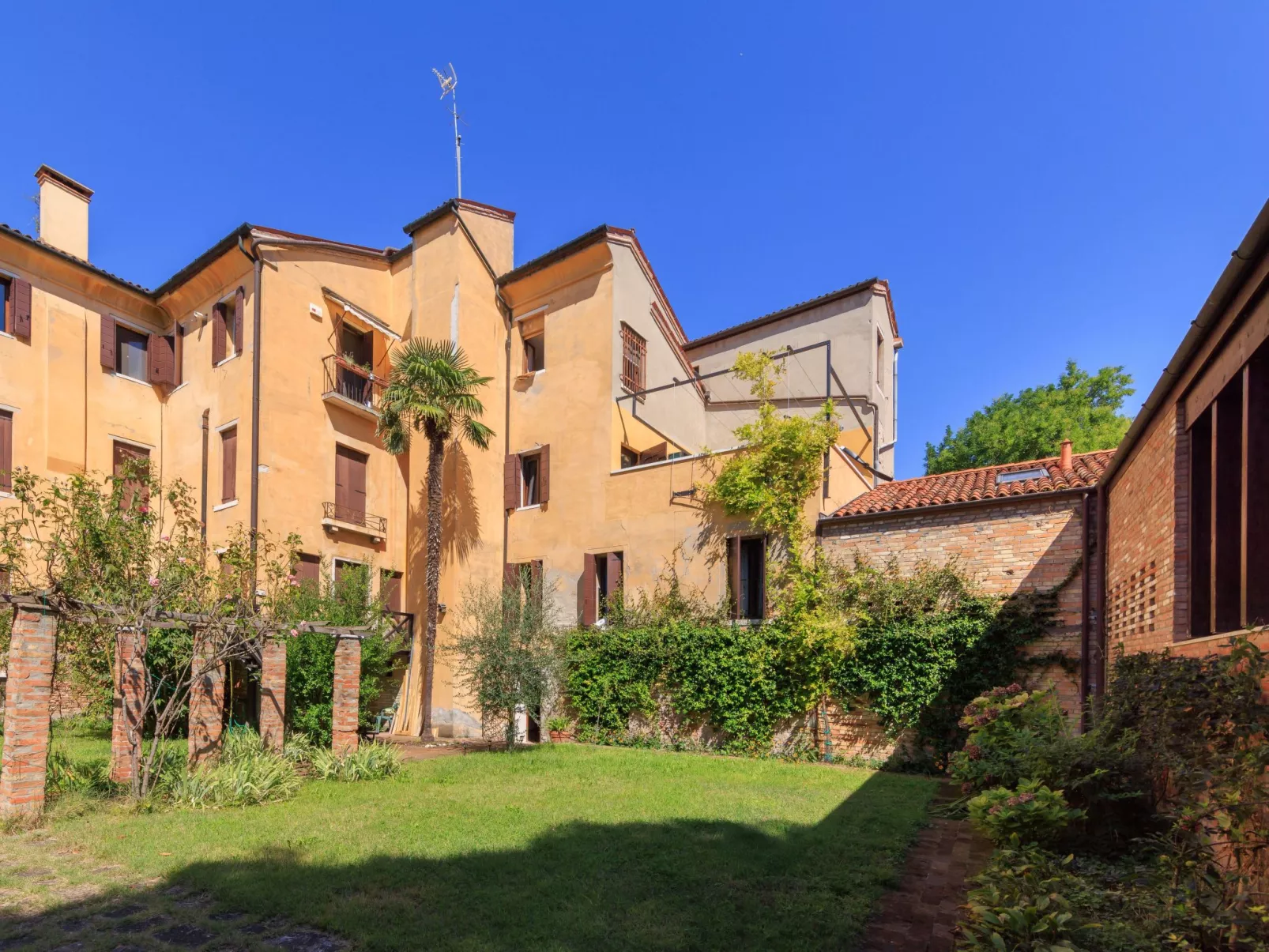 Casa dell'Aviatore große Gartenterrasse-Outside