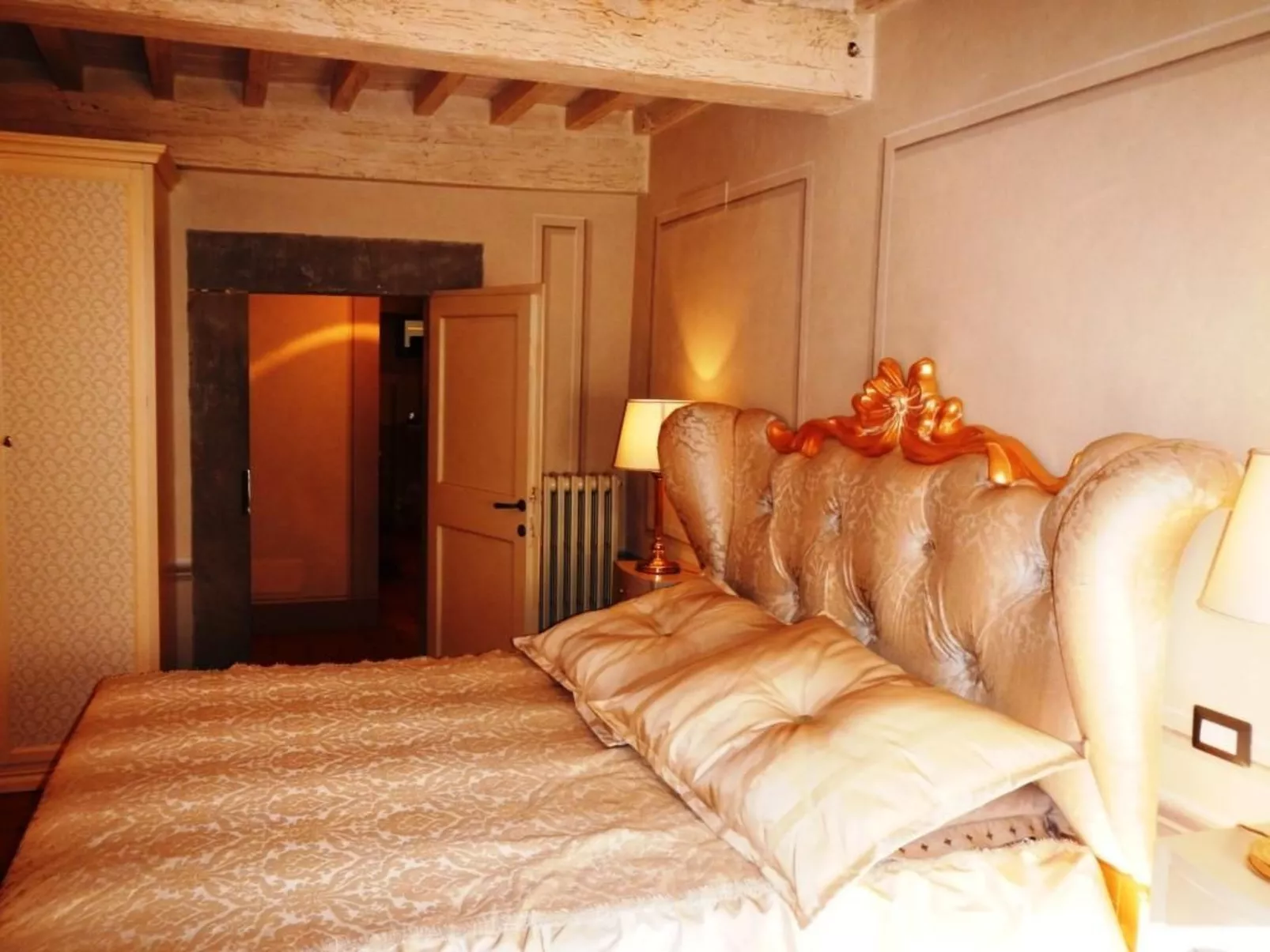 Stilvolle Wohnung mit Whirlpool in einem Renaissance-Palazzo mitten in Cortona-Image-tags.info