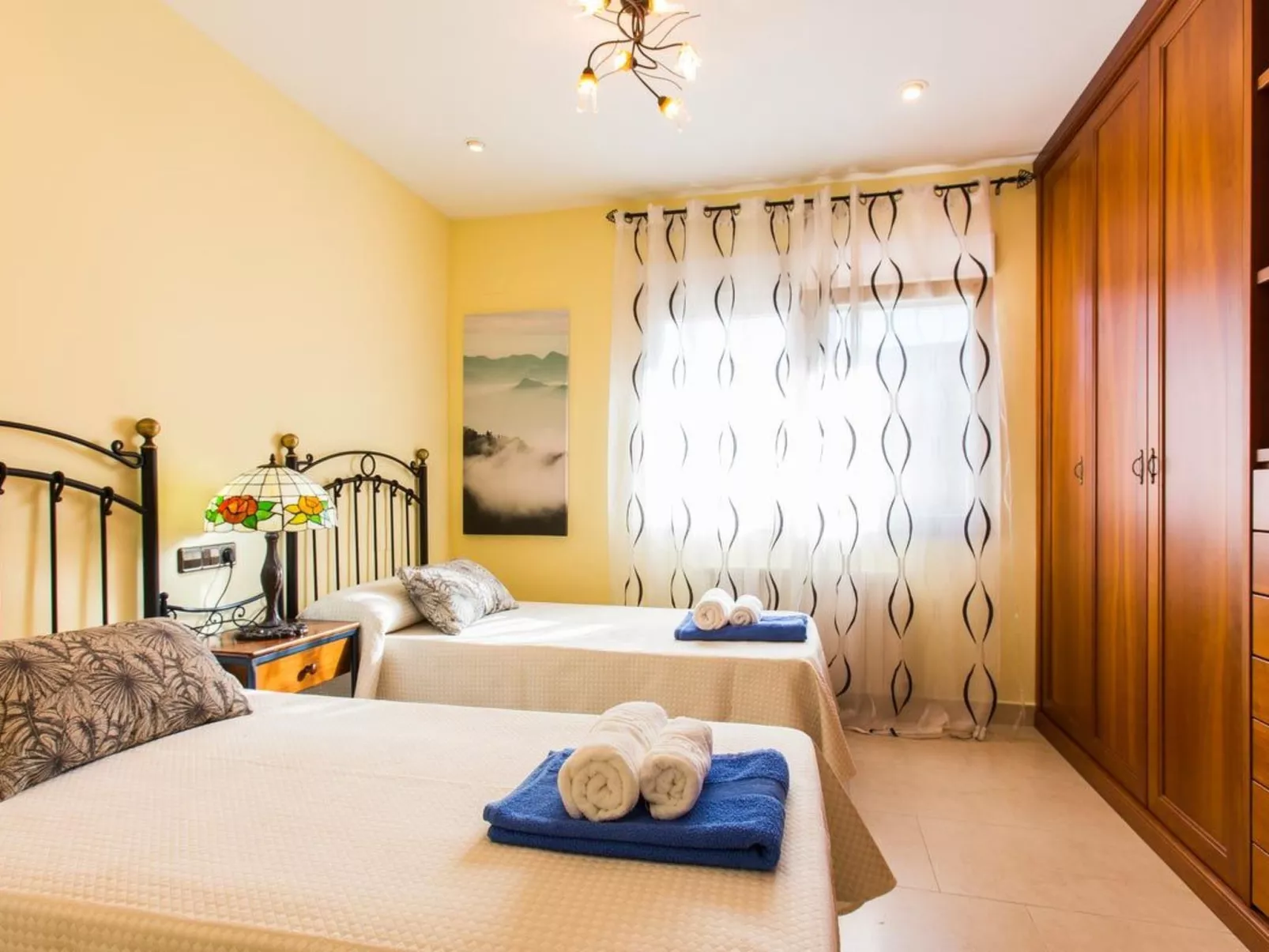 Haus mit privatem Pool, Garten und privatem Parkplatz-Image-tags.info