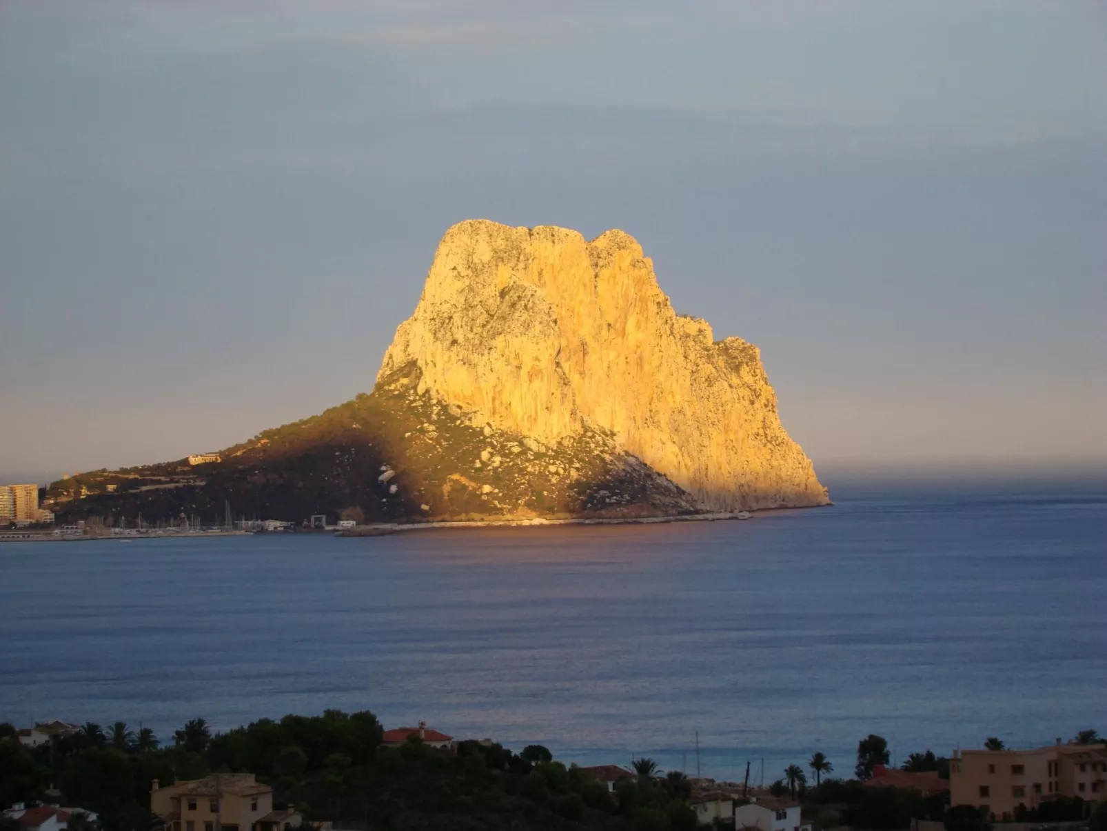 Mit privatem Pool und Meerblick-Image-tags.info