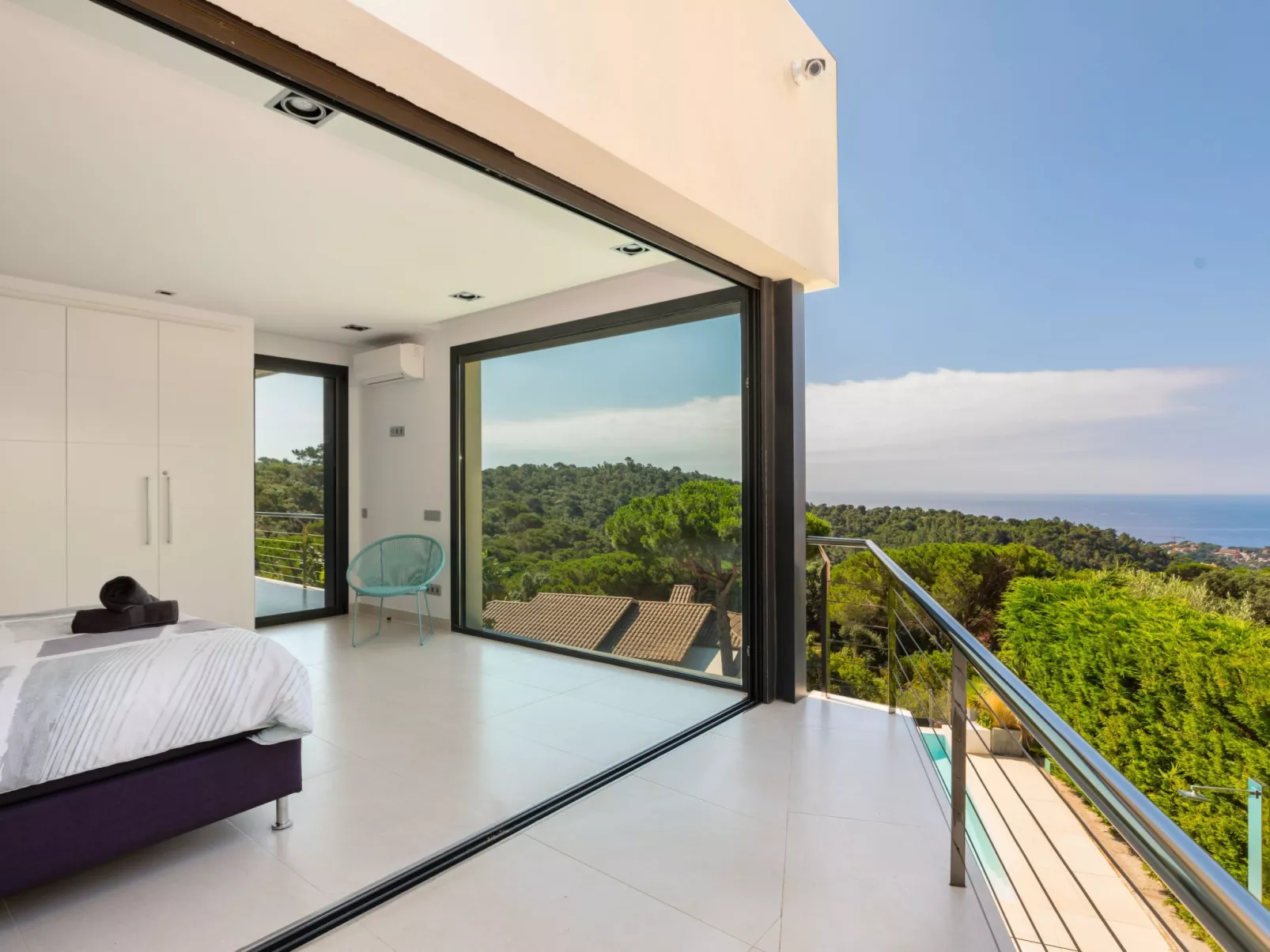 Luxuriöse Villa mit fantastischem Meerblick und Pool-Outside