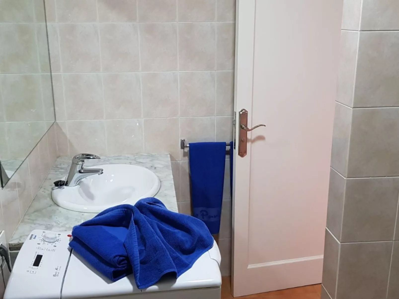 Apartamento con terraza-Drinnen