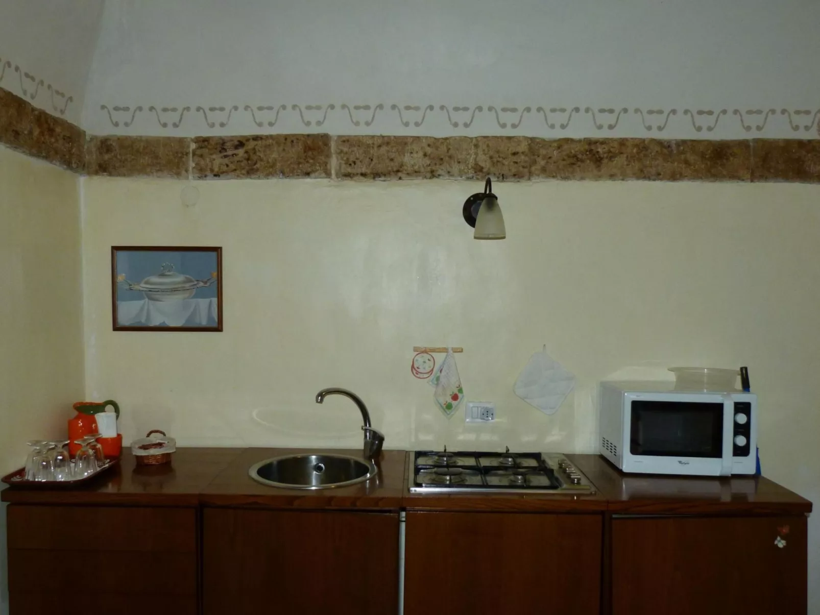 Altes Landhaus mit Schwimmbad und viel Grün-Drinnen