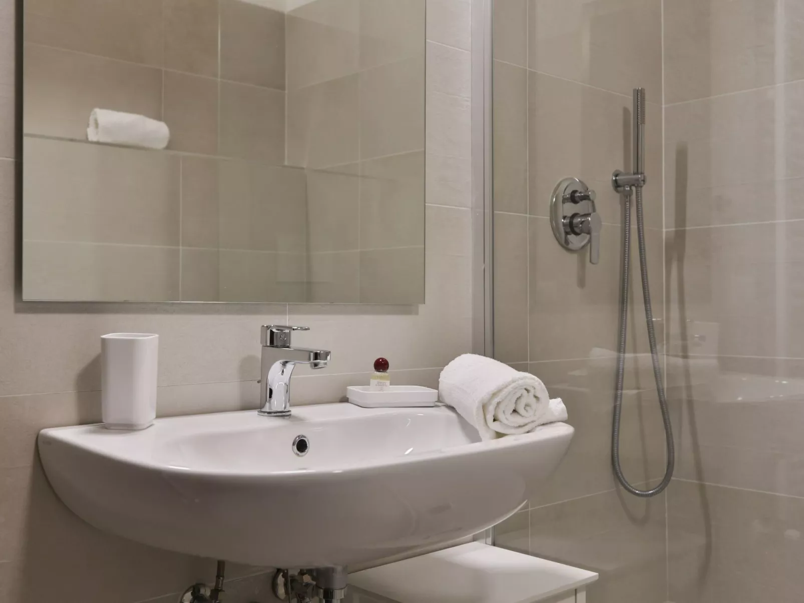 Große Wohnung mit 3 Schlafzimmern und 4 Bädern-Inside