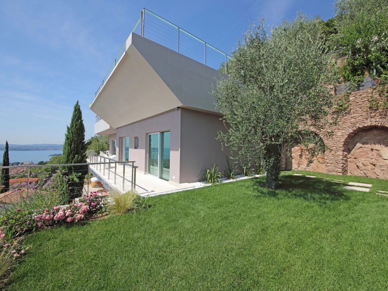 Exklusive Villa Agave mit Seeblick und privatem Pool-Image-tags.info