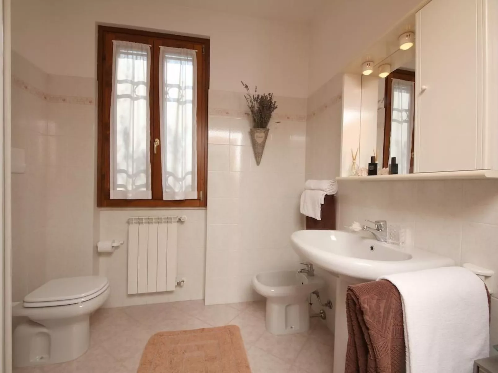 Peony' Wohnung mit Schwimmbad-Dedans