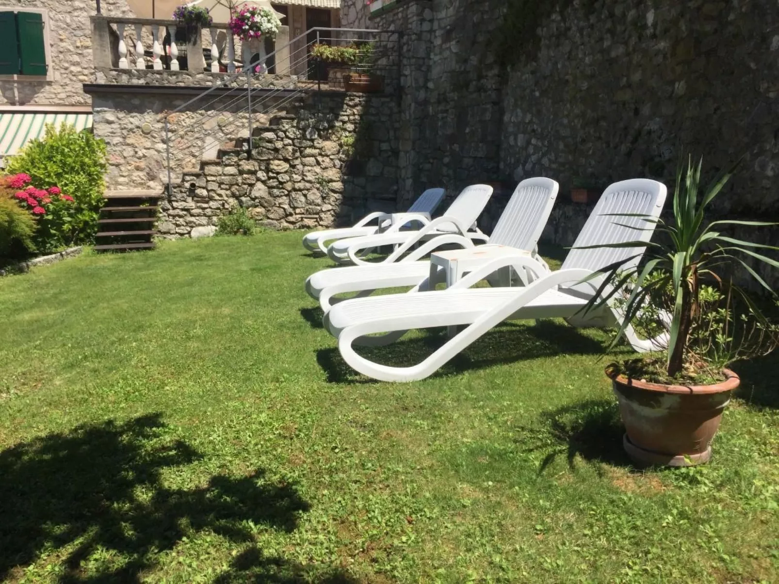 Mit Blick auf das Wasser-Draußen