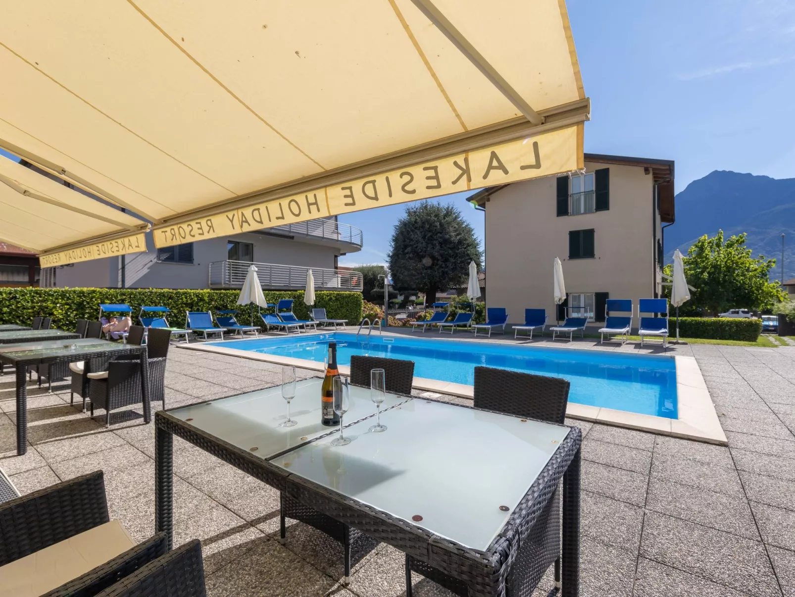 Lakeside Attic Apartment-Dehors