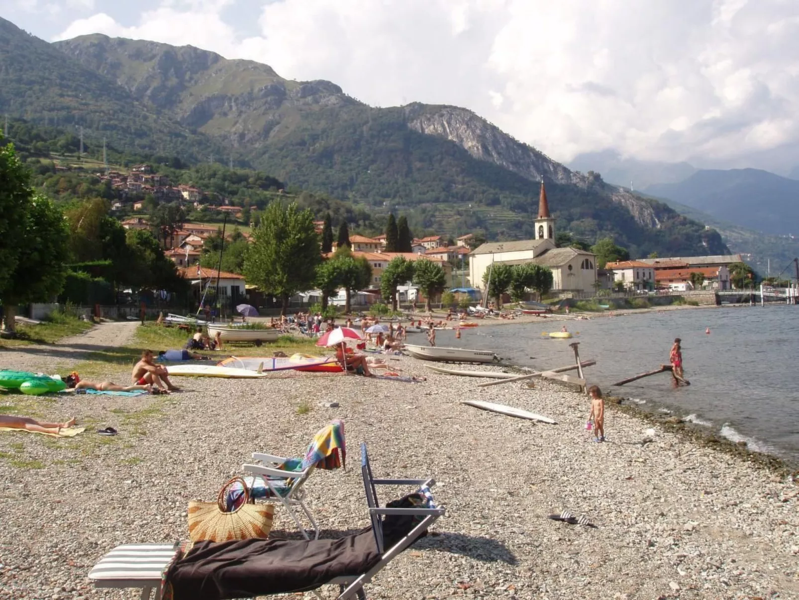 Wohnung Annetta mit Sicht auf See und Berge 75 m²-Draußen