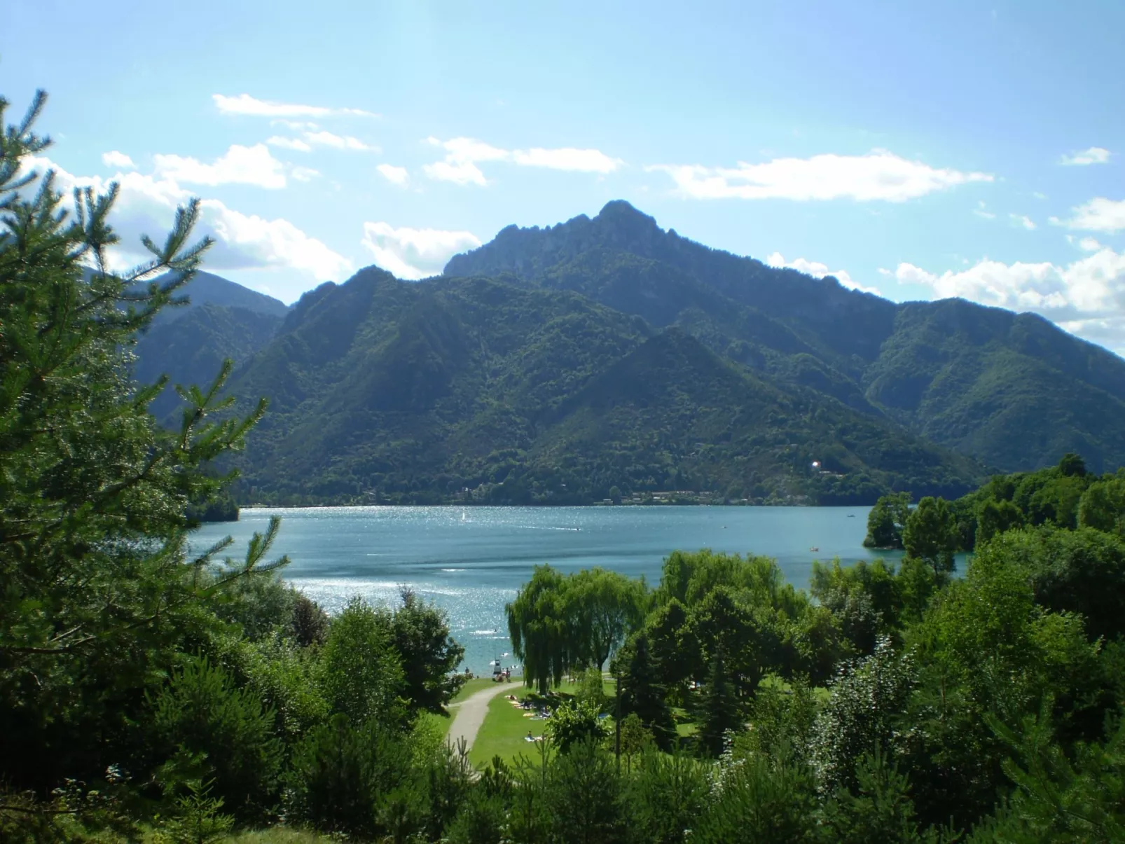 Wohnung mit Pool in der Nähe des Sees-Draußen