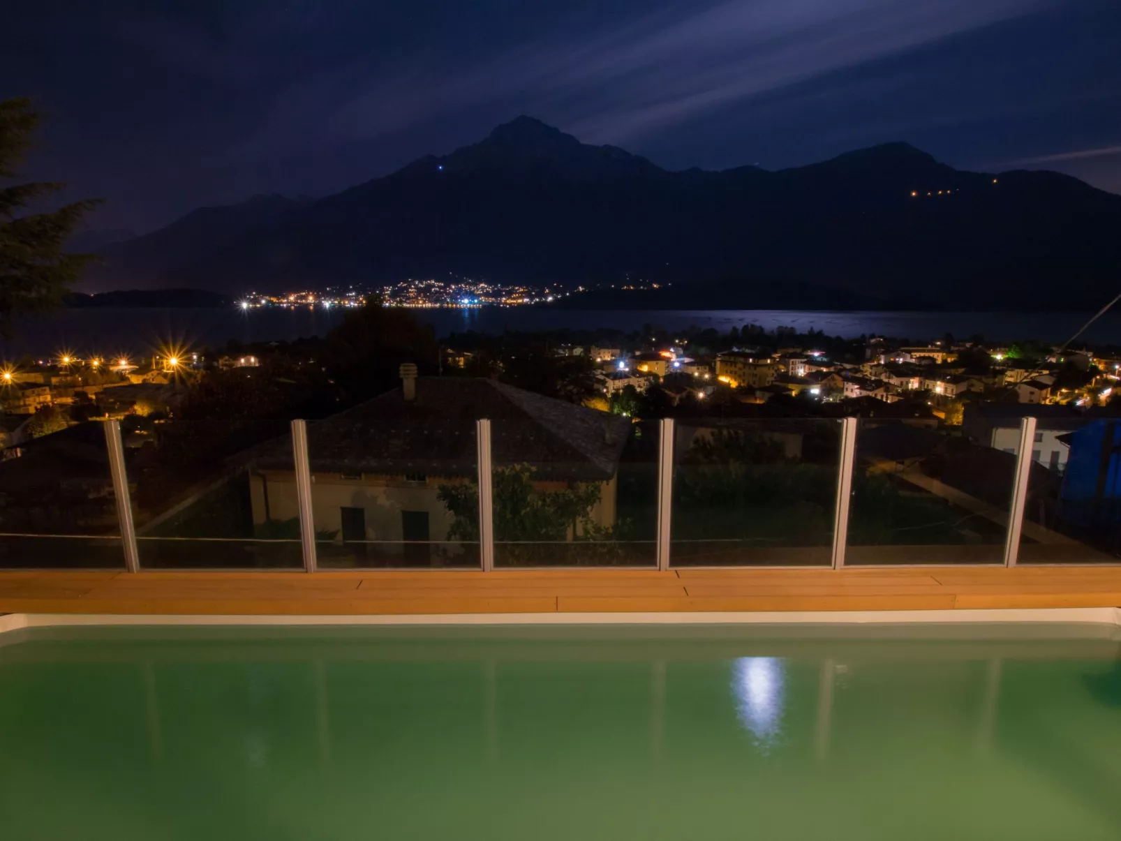 Jugendstilvilla mit Blick auf den Comer See-Outside