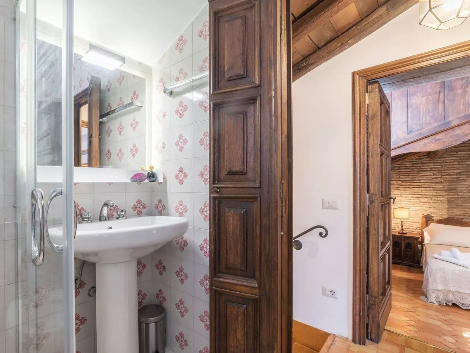 Ruhige Dächer im Herzen von Rom-Drinnen