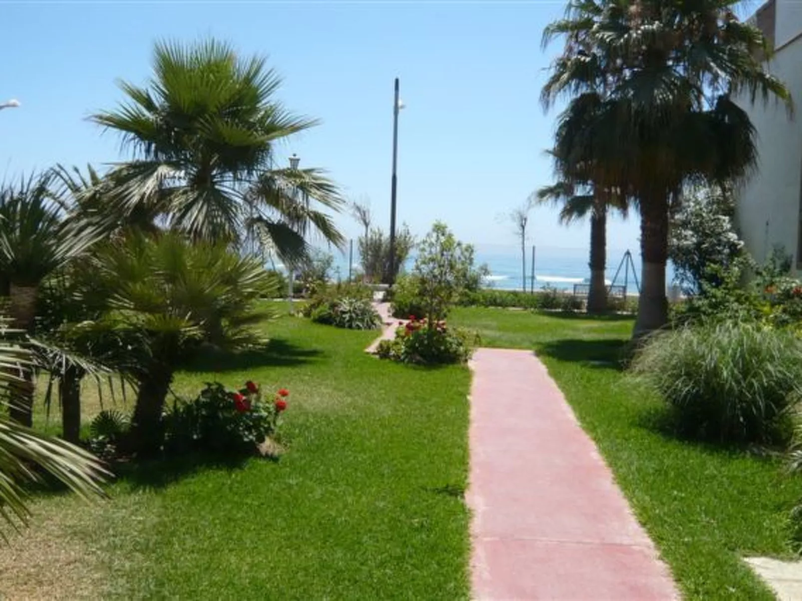 Mit Blick auf das Wasser-Dehors