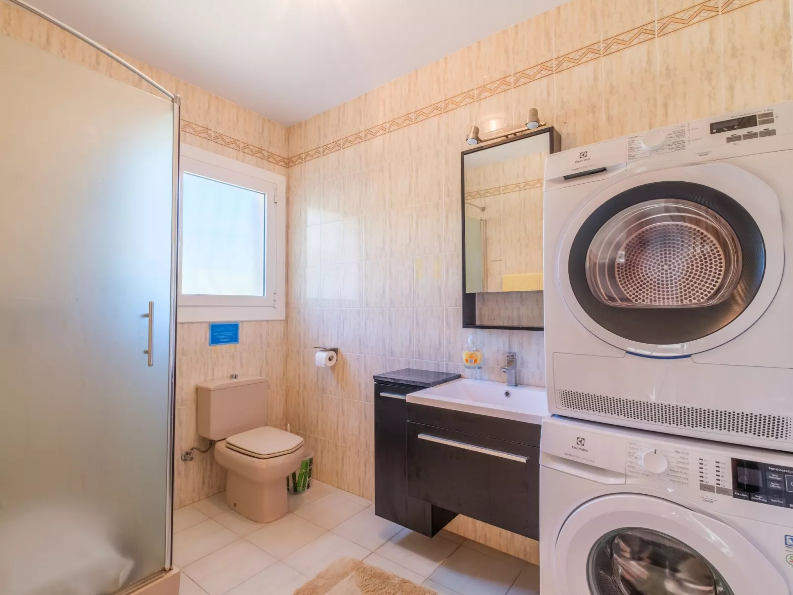 Imposante Ferienvilla mit großem Pool-Image-tags.info