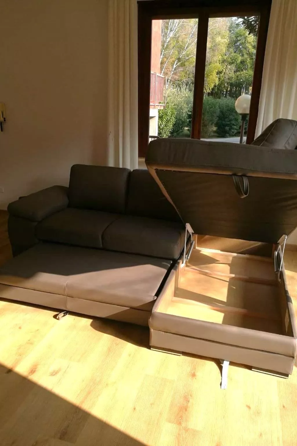 Mit Terrasse-Drinnen