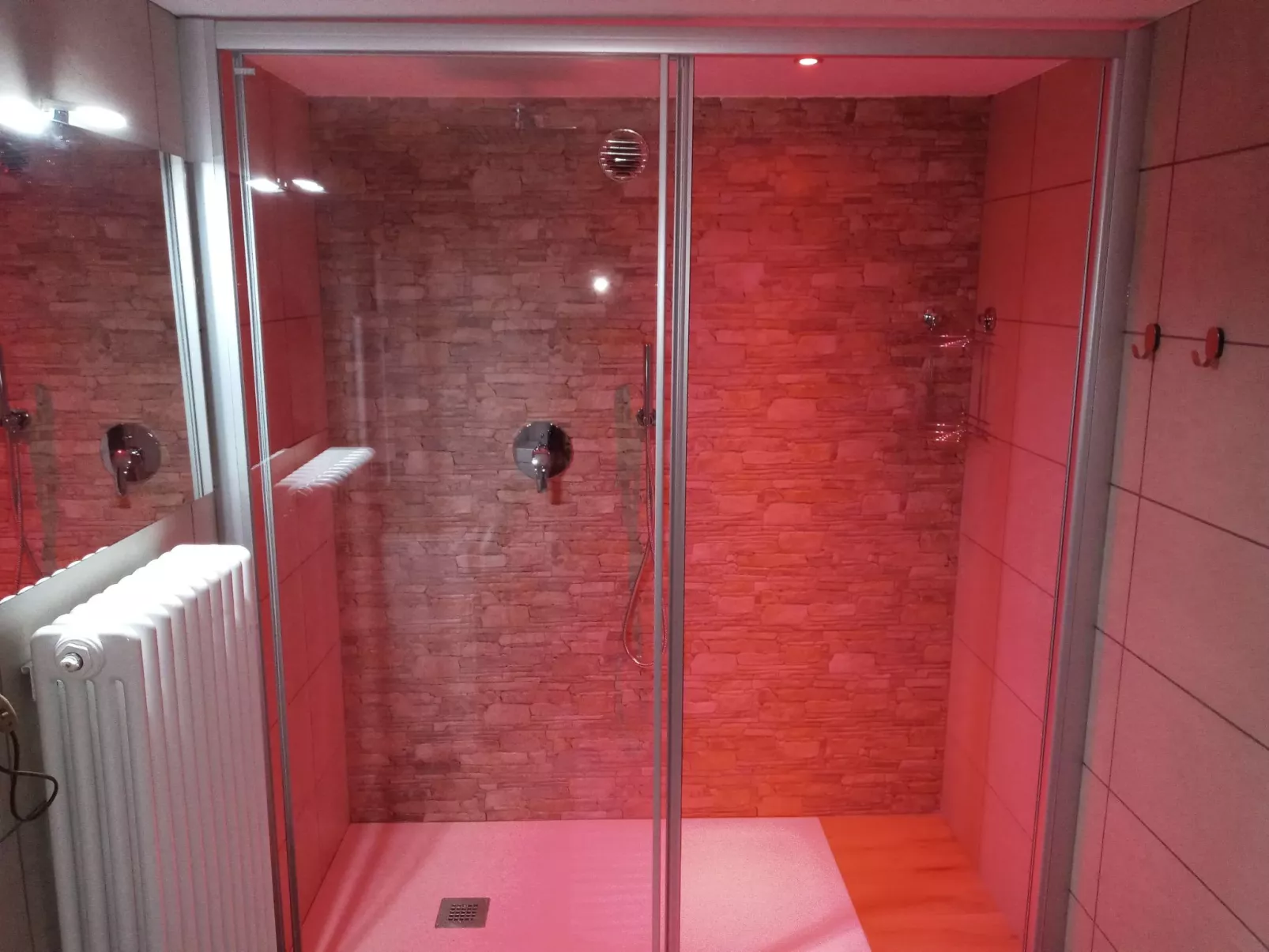 Freistehendes Haus mit eingezäuntem Privatgarten-Inside