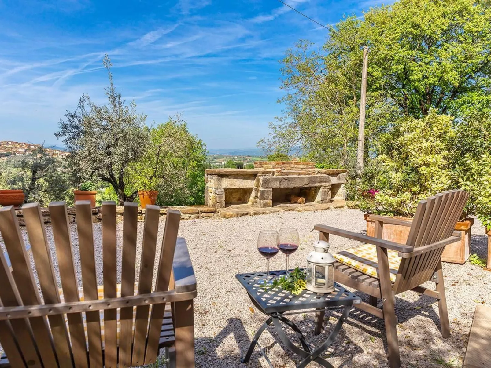 Wunderschöne Ferienwohnung in Monte San Savino mit gemeinschaftlichem Pool, Gar-Outside