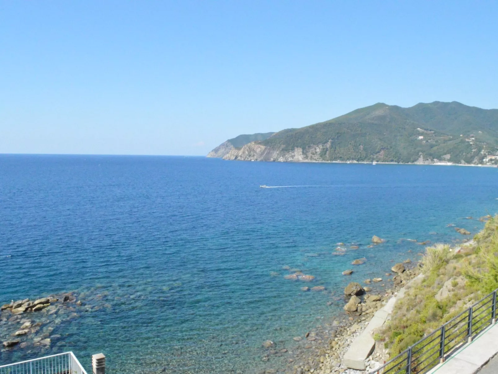 Charmantes Appartement in Moneglia mit Großer Terrasse-Dehors