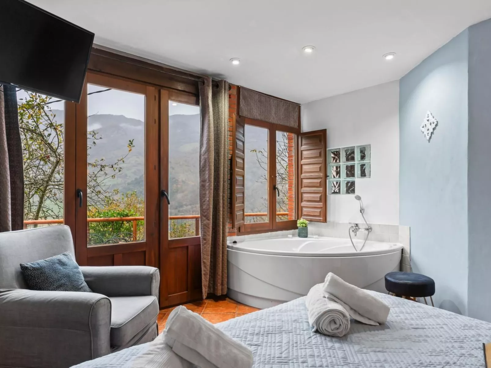 Jacuzzi, Kamin, Grill und spektakuläre Aussicht-Inside