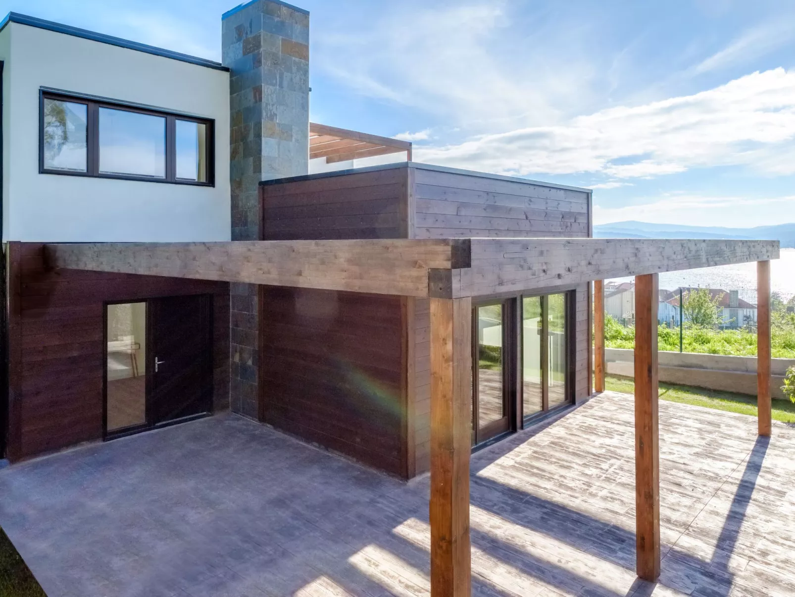 In Outes mit Sonniger Terrasse und Meerblick-Outside