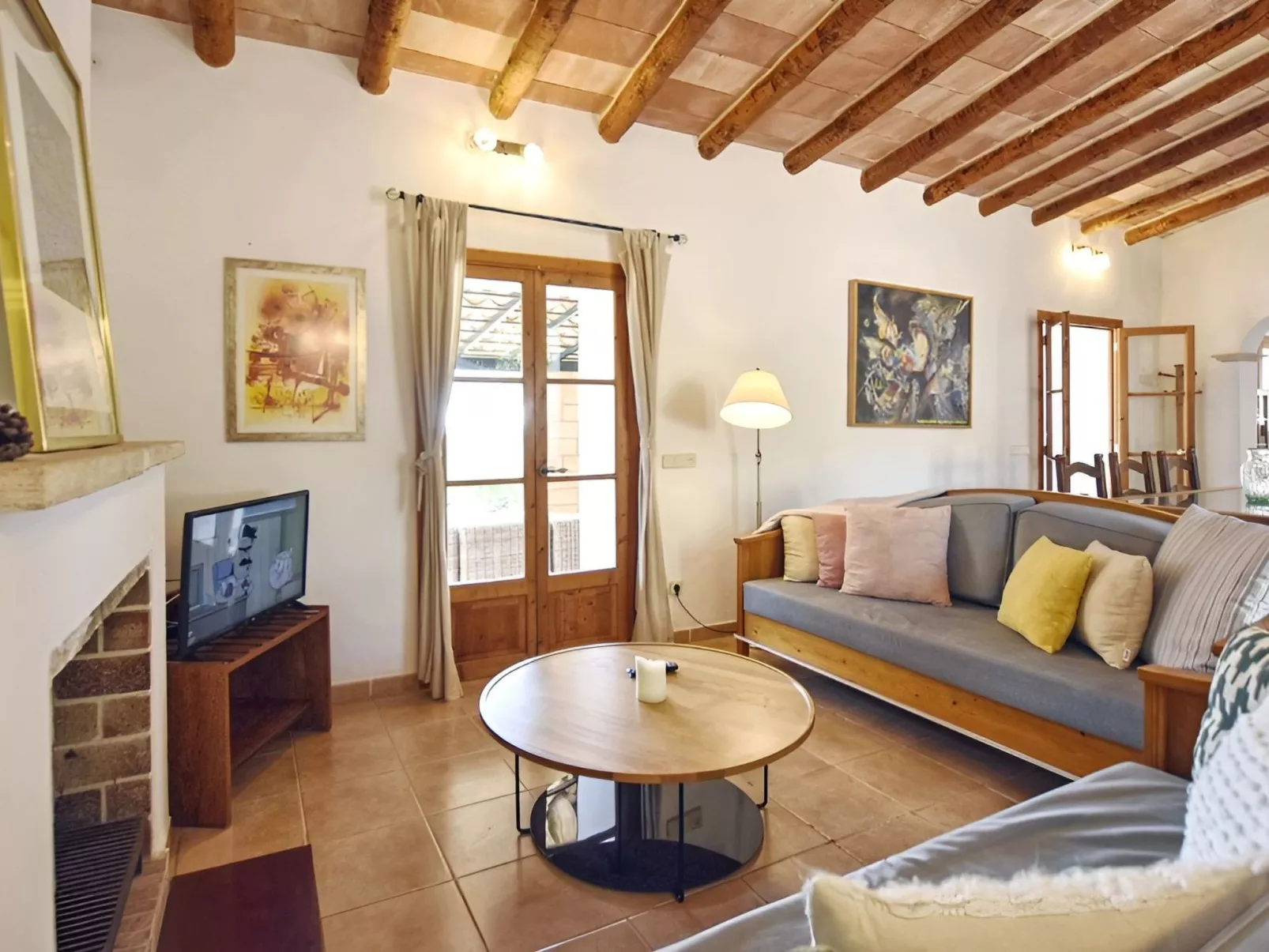 Finca mit Bergblick, Schwimmbad und Klimaanlage.-Drinnen