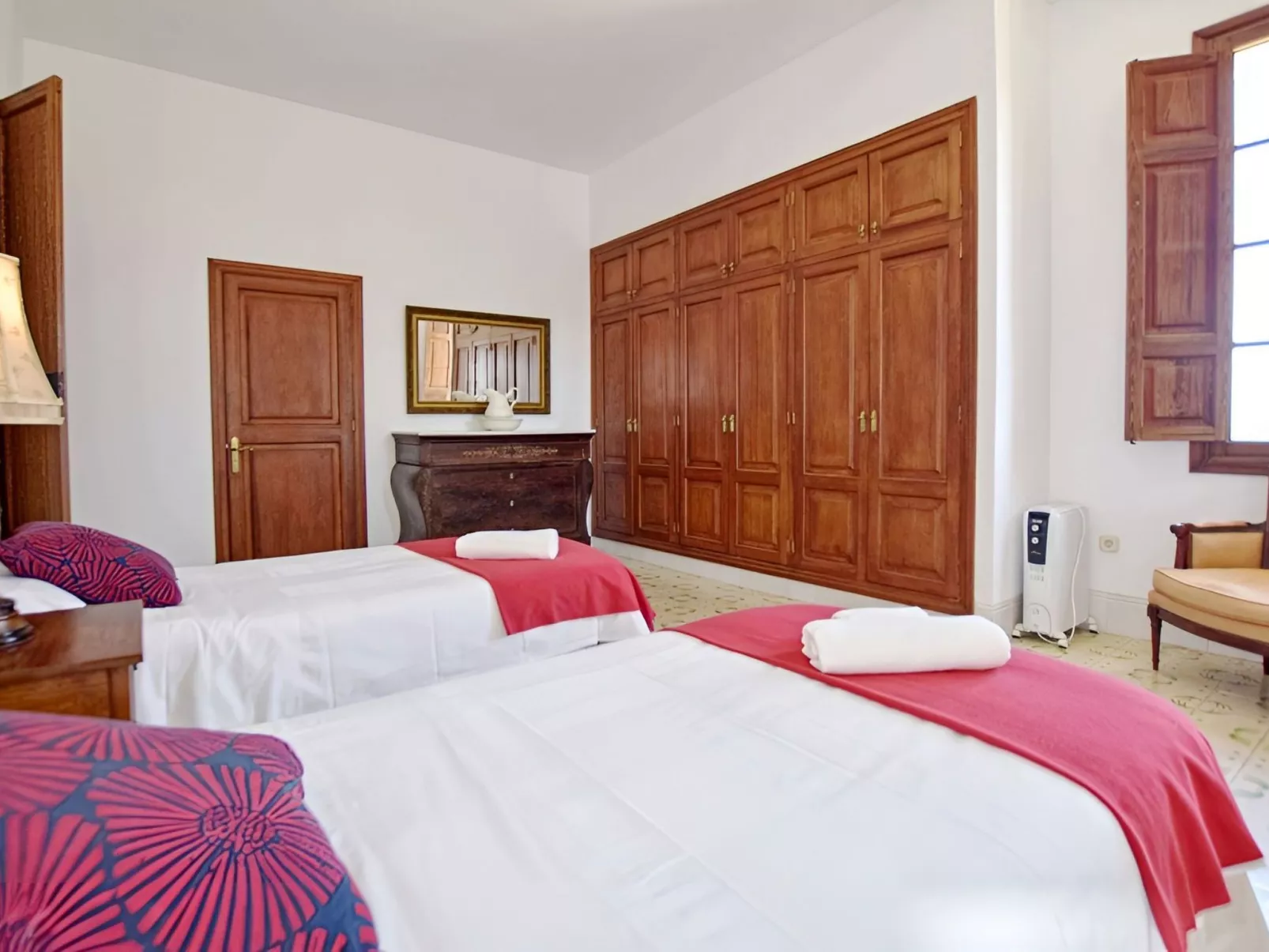 Großes Landhaus mit Schwimmbad in Meeresnähe-Drinnen